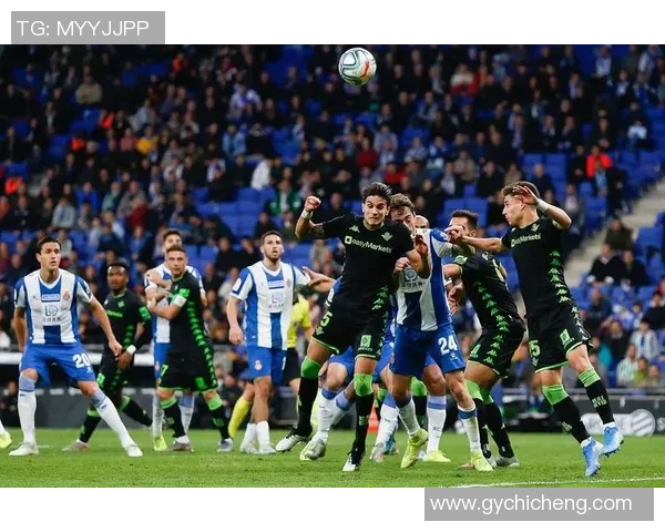 西甲焦点战波尔图与那不勒斯激战成平引发争议判罚引爆全场气氛