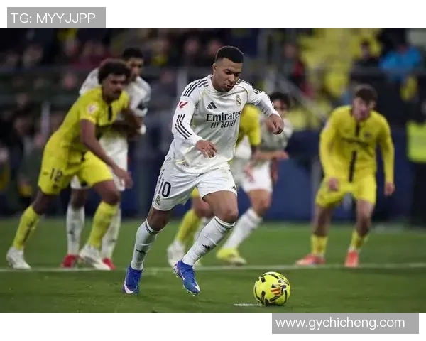 西甲激战：皇马与那不勒斯战平补时进球点燃全场激情