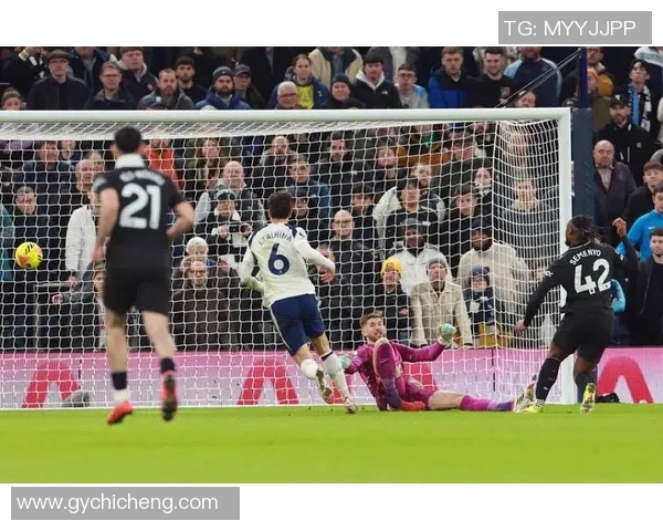 英超精彩对决曼城逆转里昂5-1补时进球点燃全场激情