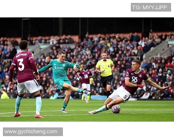 阿森纳在欧联杯中大胜曼城乌龙球引发全场狂欢与转会风波