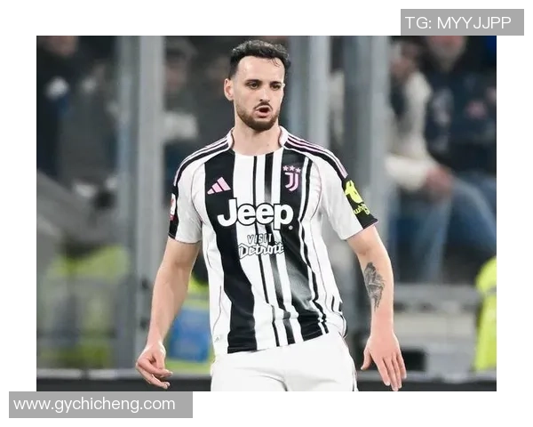 国王杯精彩对决尤文图斯与曼联平局红牌争议引发全场热议