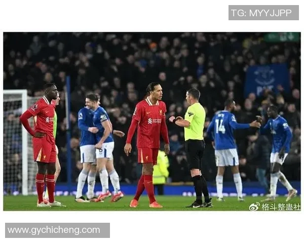 足总杯惊现冷门尤文图斯与利物浦战平引发争议判罚全场沸腾